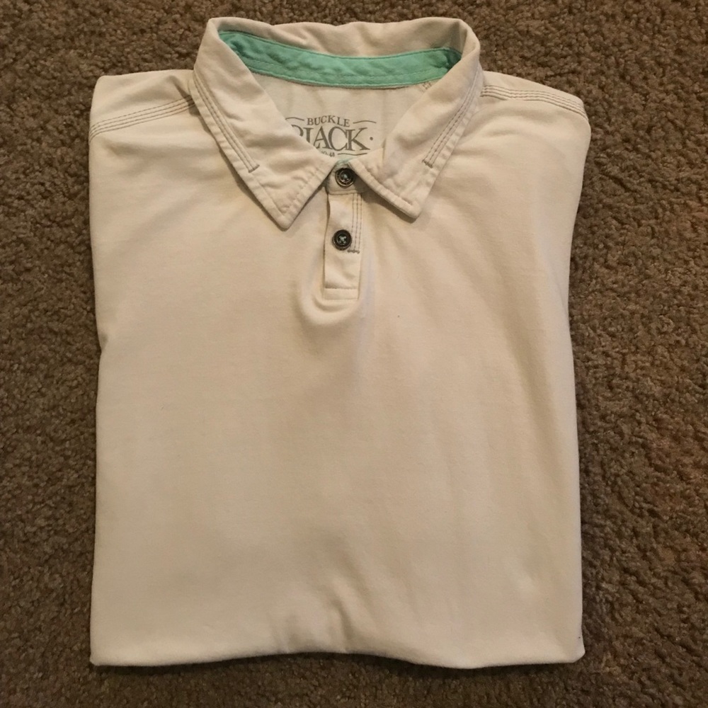 Buckle white T-shirt
